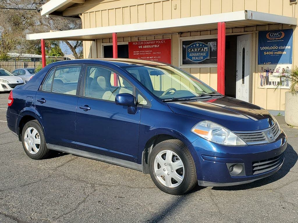 2008 nissan versa blue