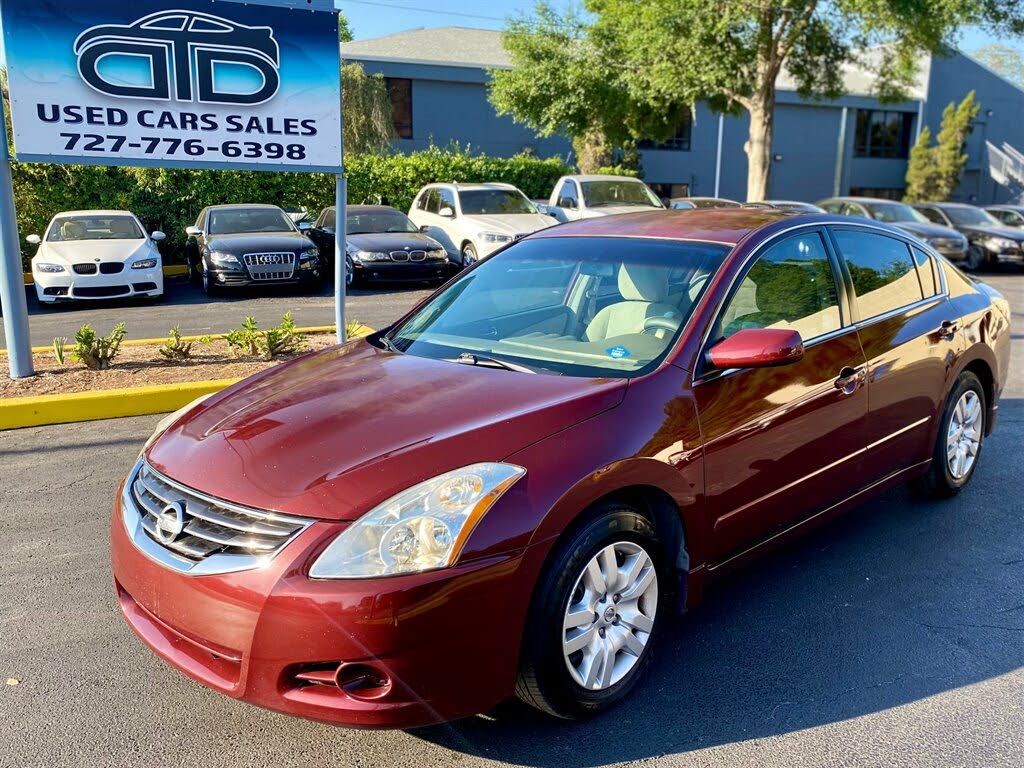 2010 nissan altima red