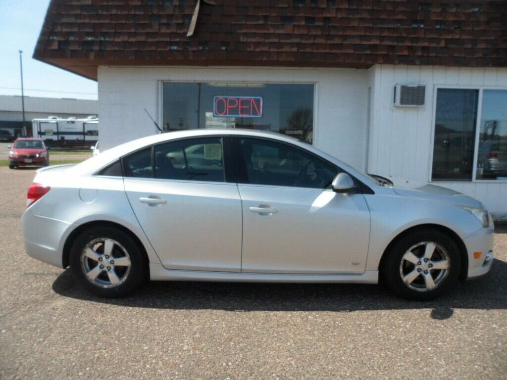 2012 Chevrolet Cruze 1LT Sedan FWD