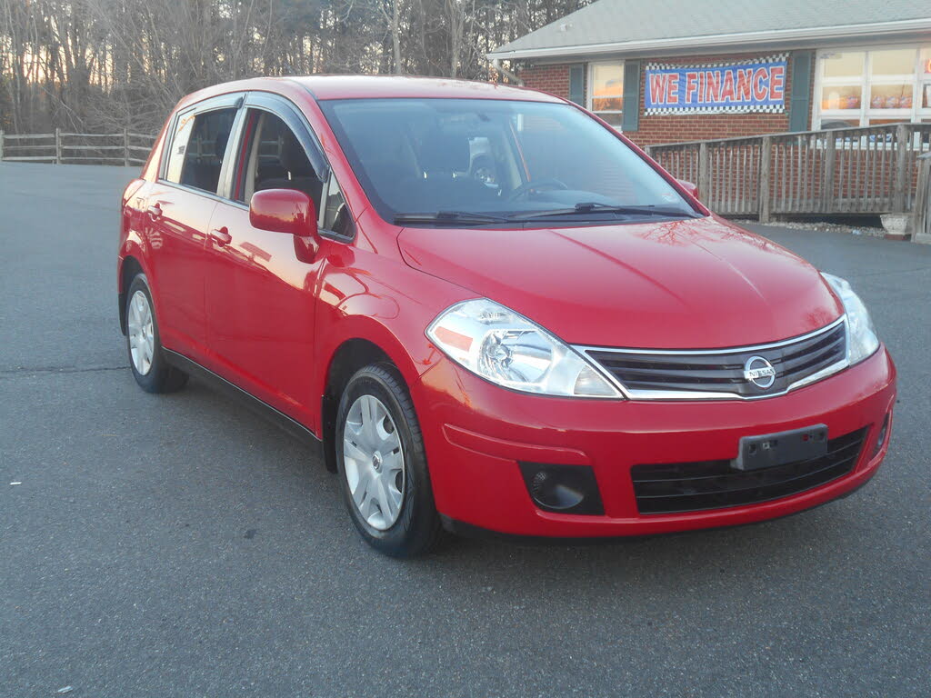 nissan versa 2010 red