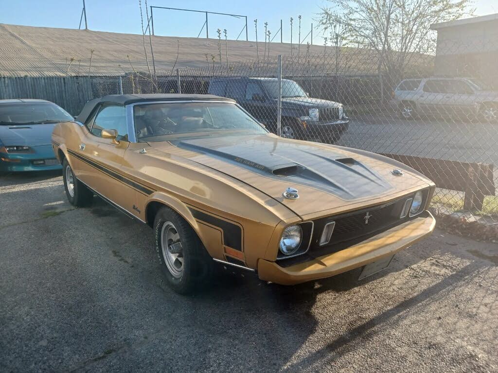 Beige 1973 Ford Mustang Convertible RWD
