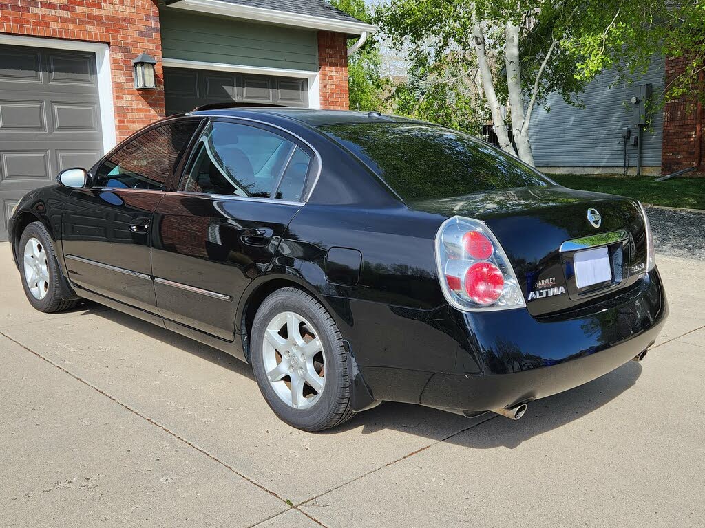 2005 nissan altima black