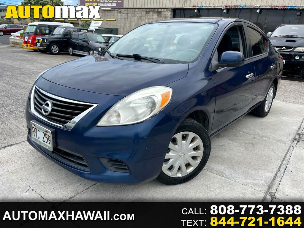 2013 blue nissan versa