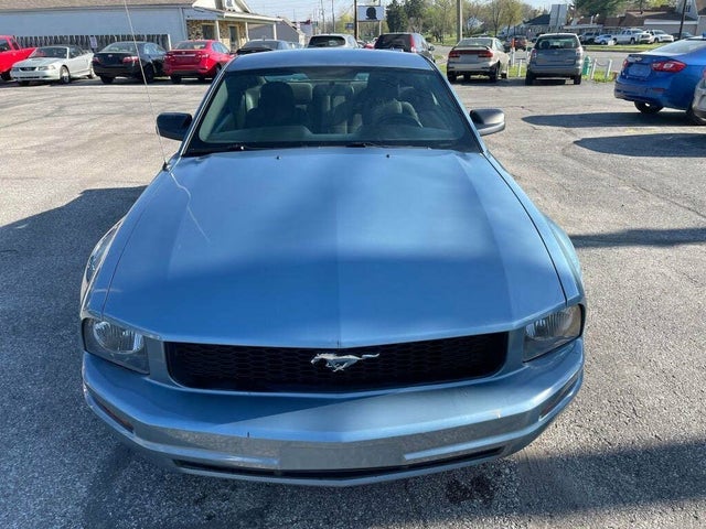 2006 Ford Mustang V6 Deluxe Coupe RWD