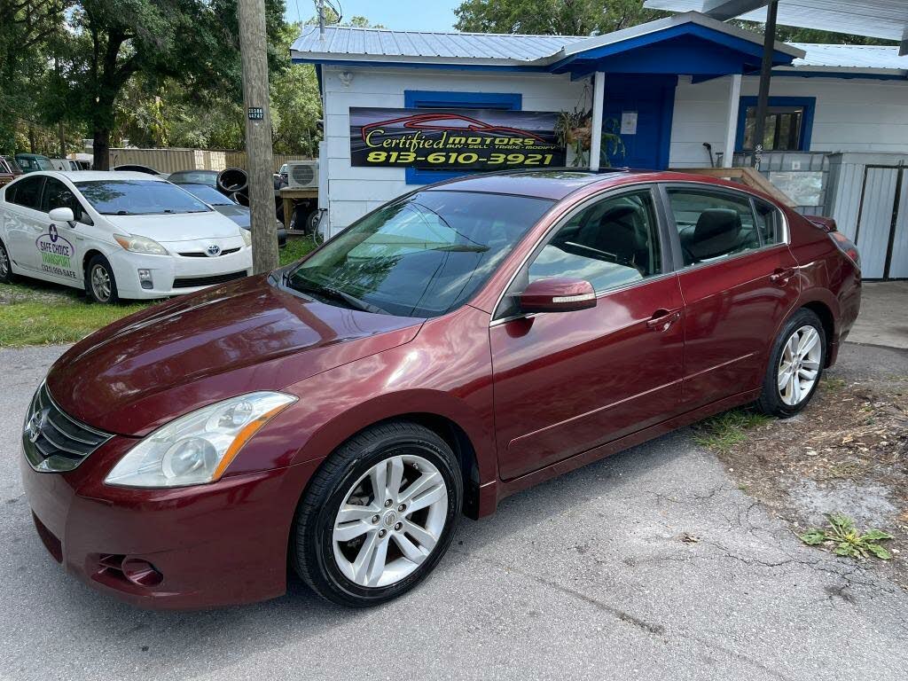 2010 nissan altima maroon