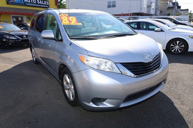 2014 Toyota Sienna LE Mobility 7-Passenger