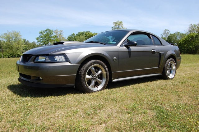 2004 Ford Mustang GT Deluxe Coupe RWD