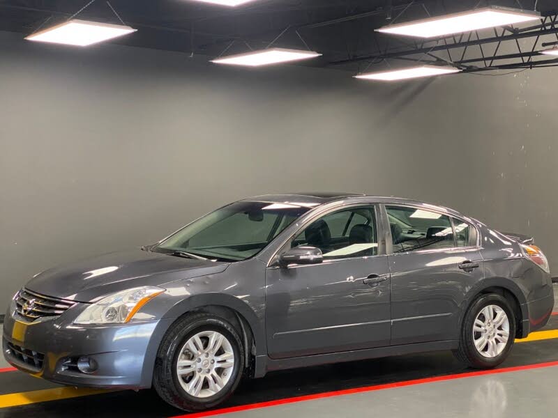 2010 grey nissan altima