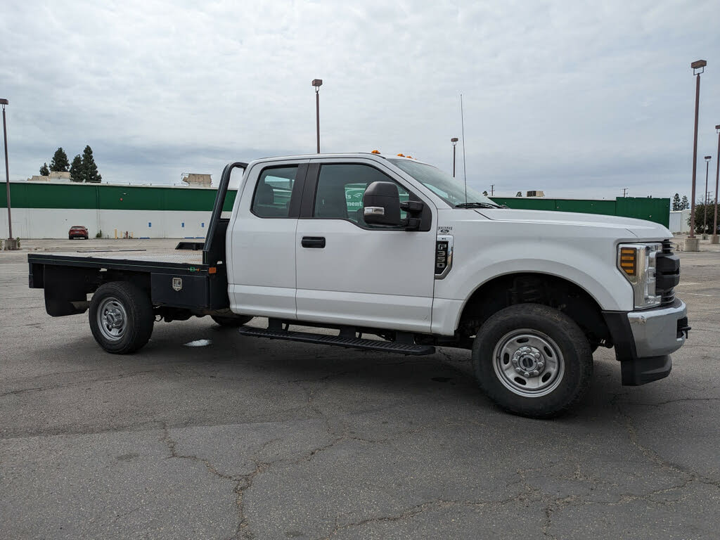2019 Ford F-350 Super Duty Chassis XL SuperCab 4WD