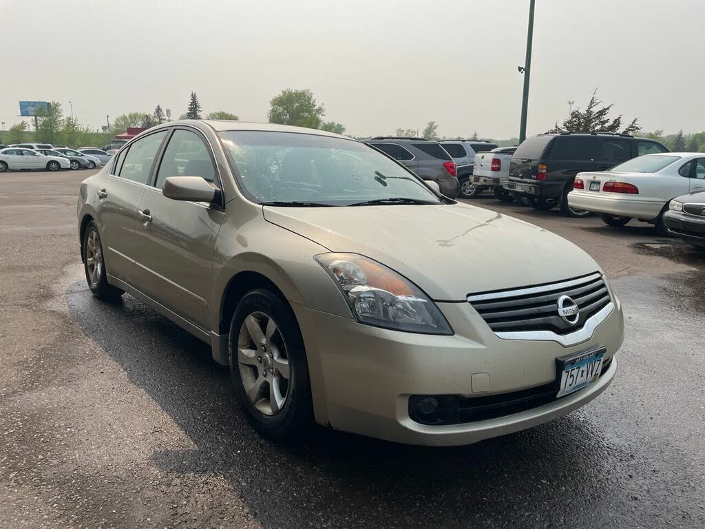 2010 nissan altima gold