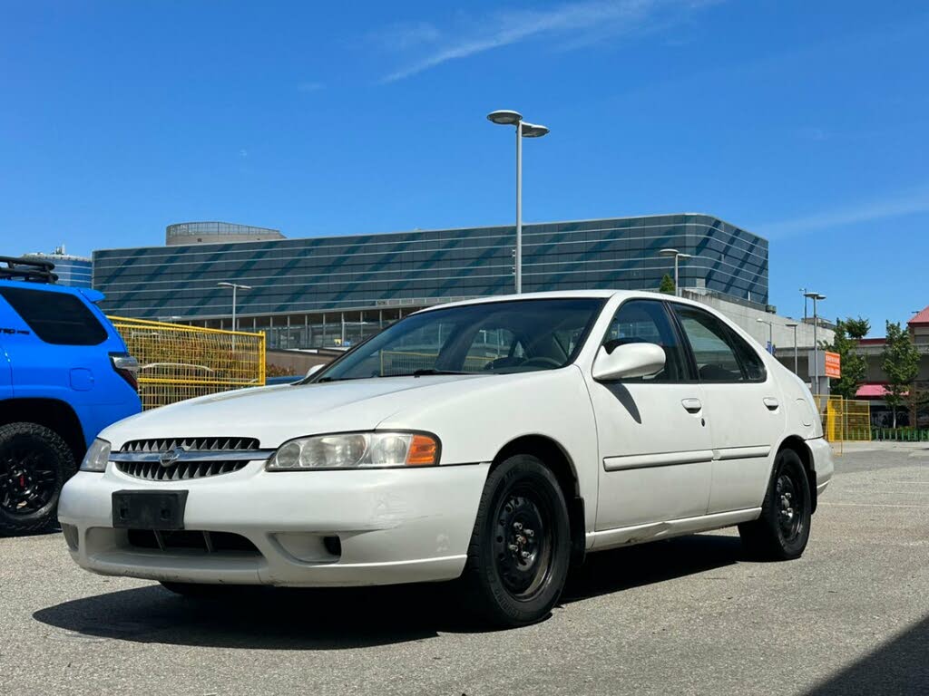 2000 nissan altima white