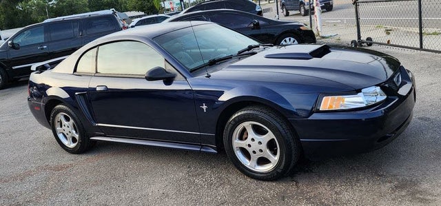 2003 Ford Mustang Premium Coupe RWD
