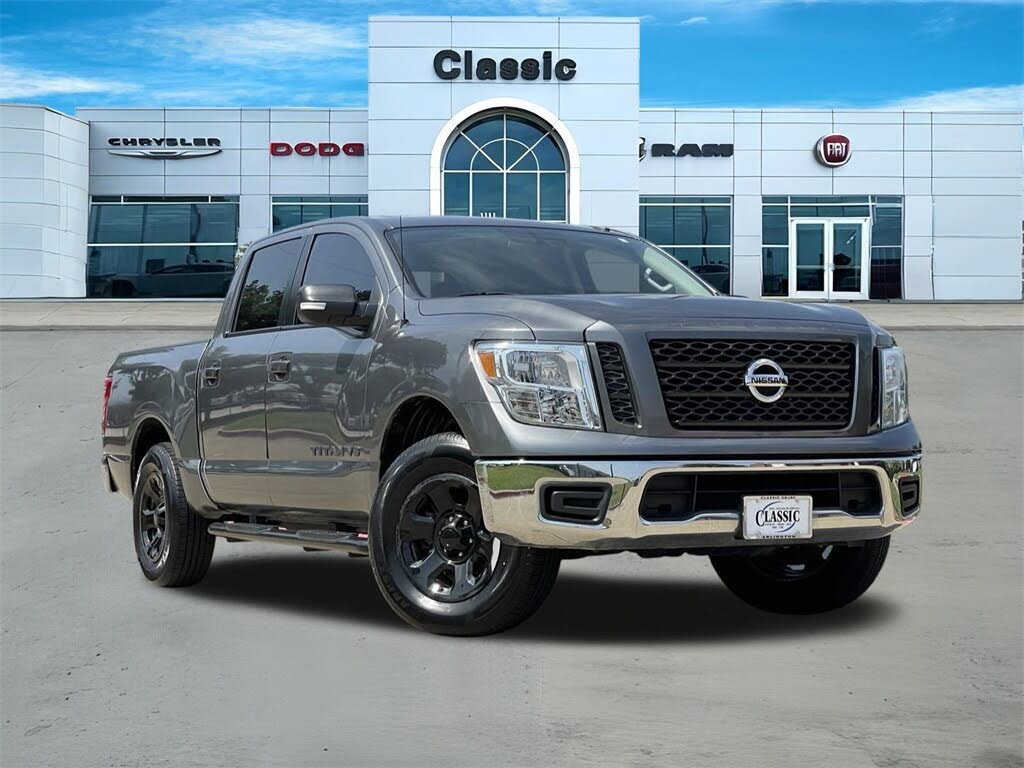 used nissan titan pickup trucks