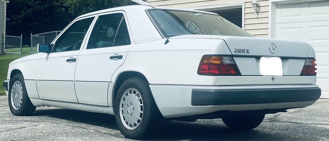1993 Mercedes-Benz 300-Class 4 Dr 300E Sedan