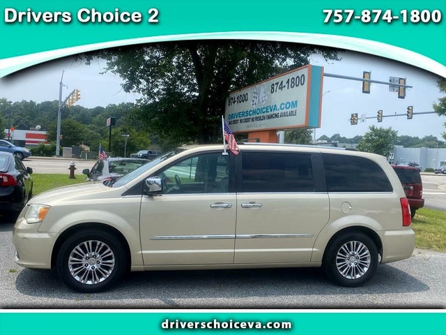 2011 Chrysler Town & Country Limited FWD