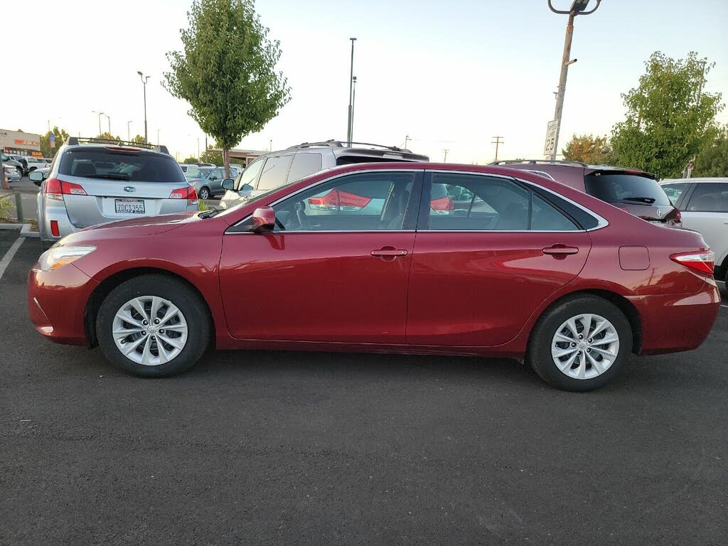 2017 Toyota Camry LE