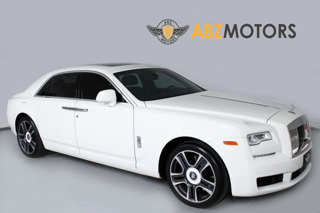 Sài Gòn Cận cảnh RollsRoyce Ghost thế hệ mới tông màu kép với đường  coachline đặc biệt