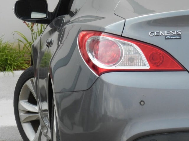 2010 Hyundai Genesis Coupe 3.8 Grand Touring RWD with Navigation