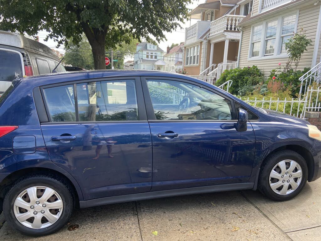 2009 nissan versa blue