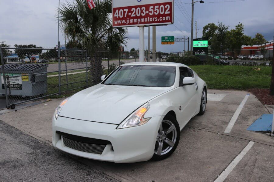 2009 nissan 370z white