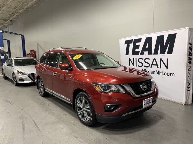 2017 nissan pathfinder red