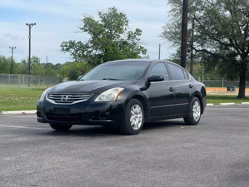 2010 nissan altima black