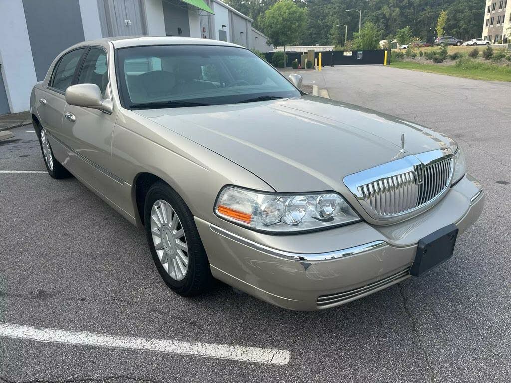 Used 2005 Lincoln Town Car For Sale (with Photos) - CarGurus