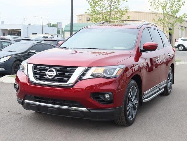 2020 nissan pathfinder red