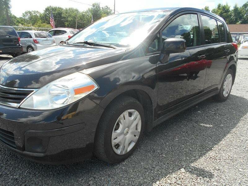 2011 nissan versa black