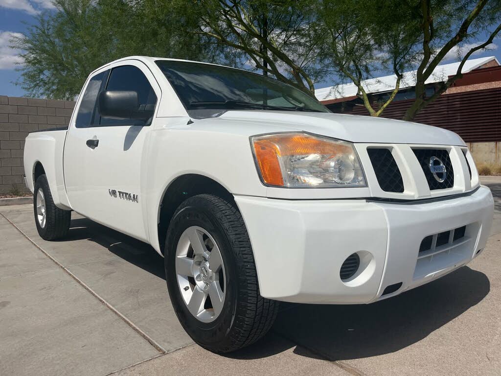 2008 nissan titan white