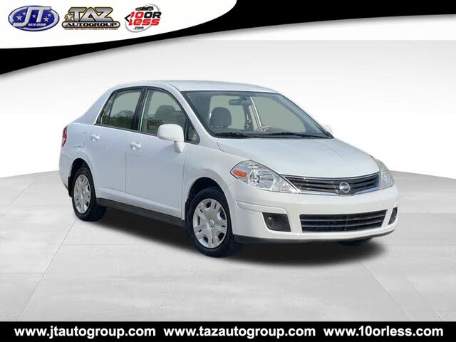 2010 white nissan versa