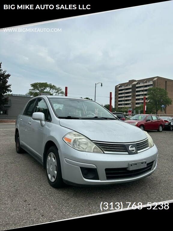 2009 nissan versa silver