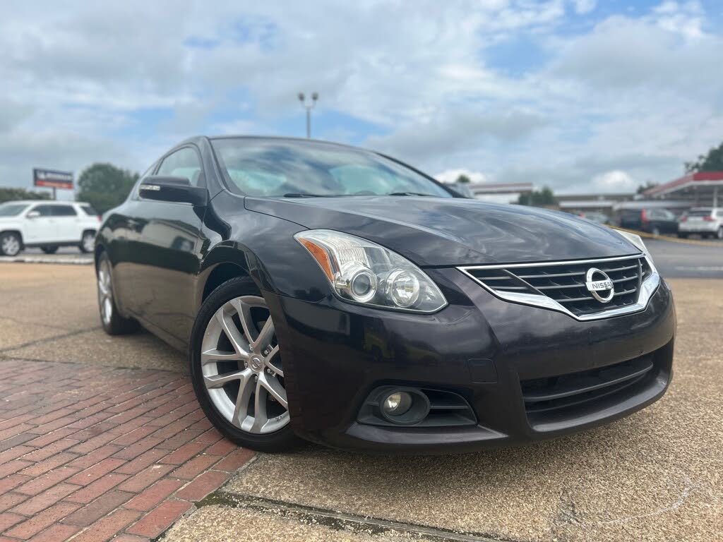 2010 nissan altima coupe black