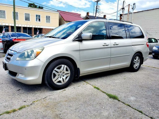 2006 Honda Odyssey Touring FWD with DVD and Navigation