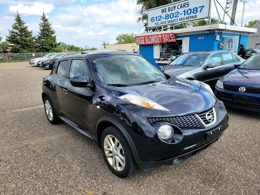 white nissan juke 2012