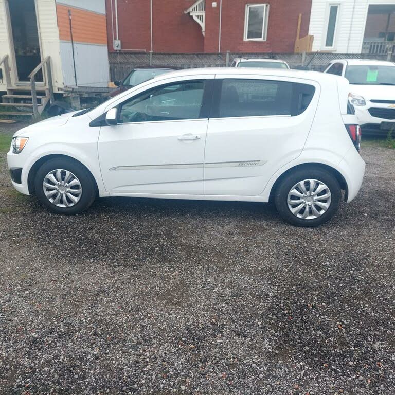 2015 Chevrolet Sonic LT Hatchback FWD