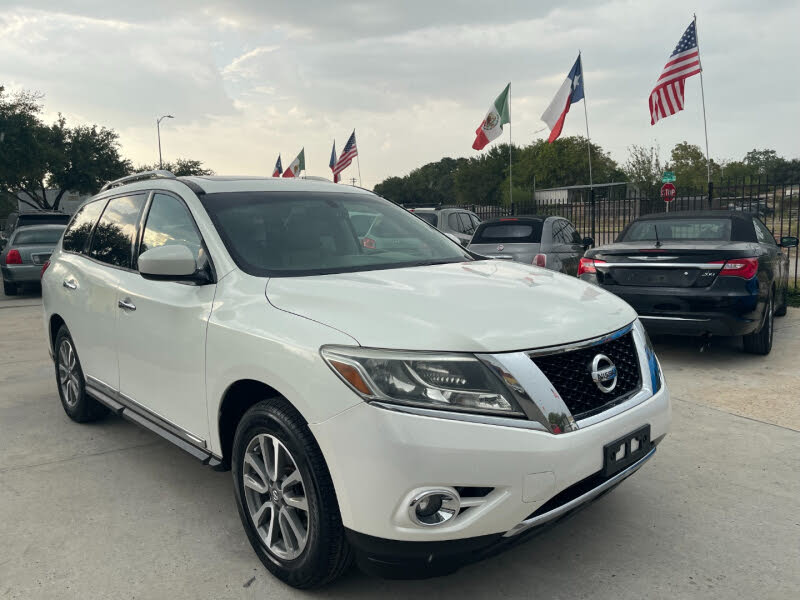 white 2013 nissan pathfinder