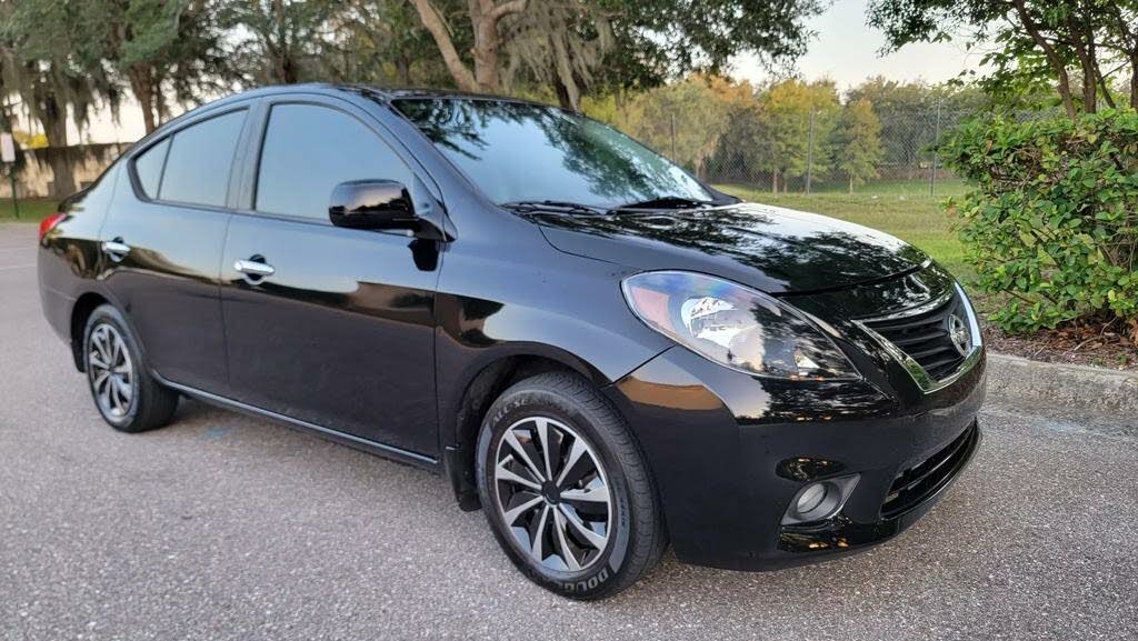 2012 nissan versa black