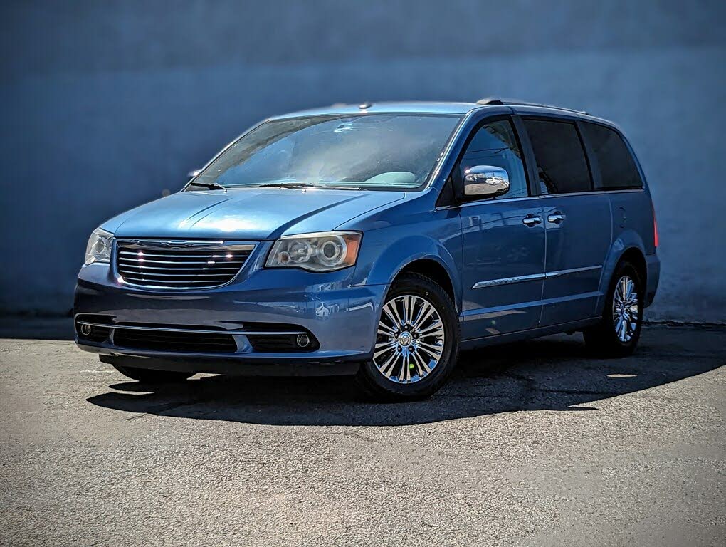 2011 chrysler town and country msrp