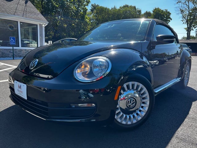 2013 Volkswagen Beetle 2.5L Convertible with Technology