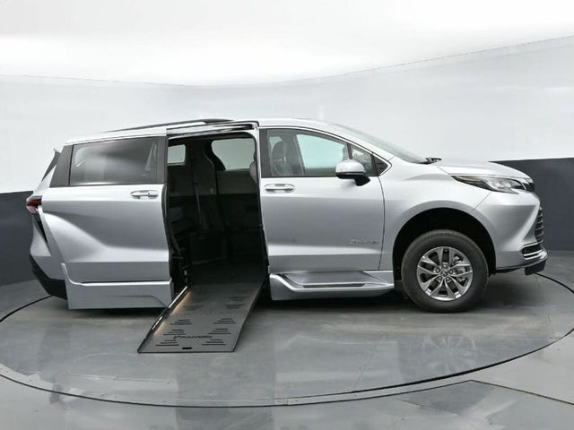 2023 Toyota Sienna XLE 7-Passenger FWD