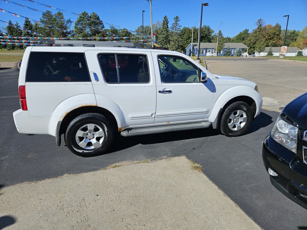 Nissan Pathfinder 2005 White