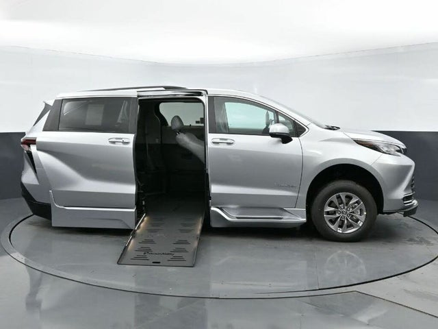 2023 Toyota Sienna XLE 7-Passenger FWD