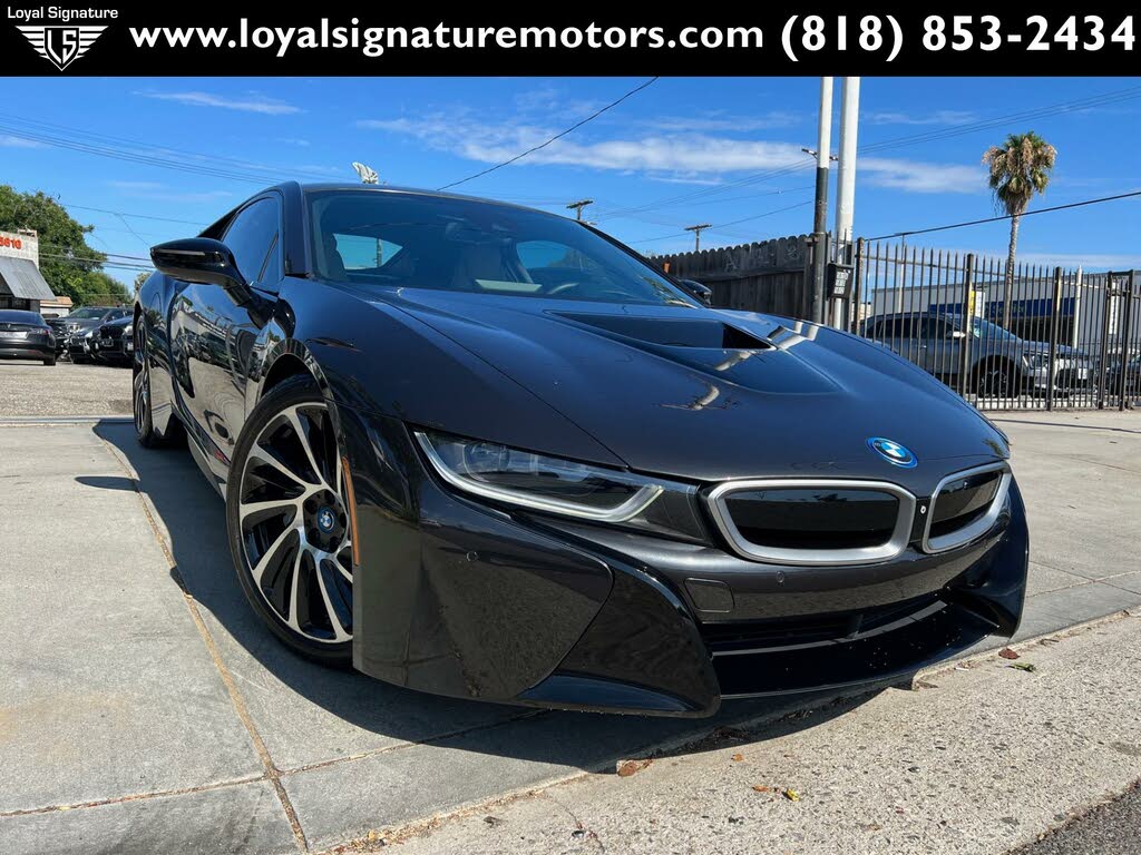 2015 BMW i8 Coupe - Front