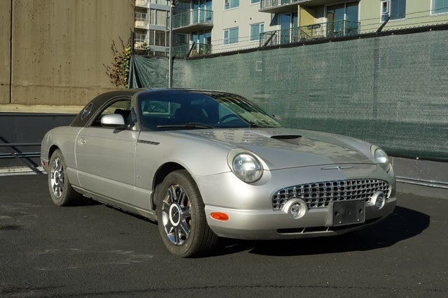 Ford Thunderbird Deluxe RWD 2004
