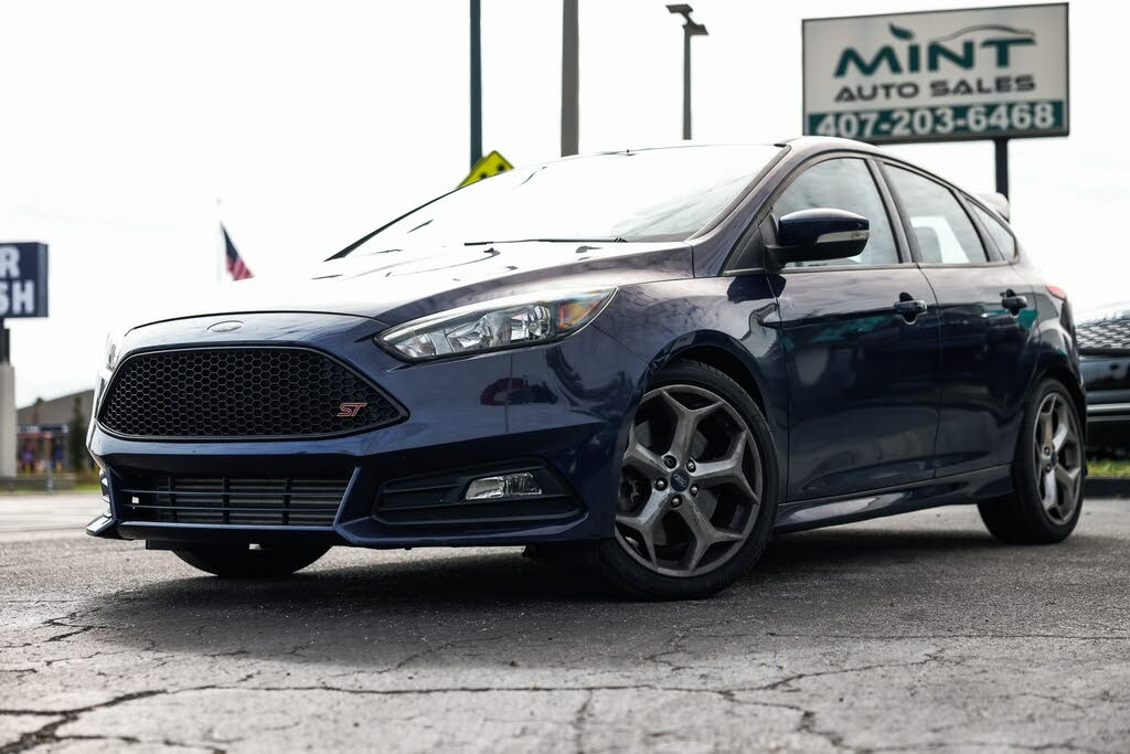 Anyone else have a Hot Pepper Red Metallic ST? : r/FocusST