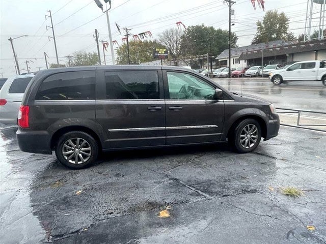 2015 Chrysler Town & Country S FWD