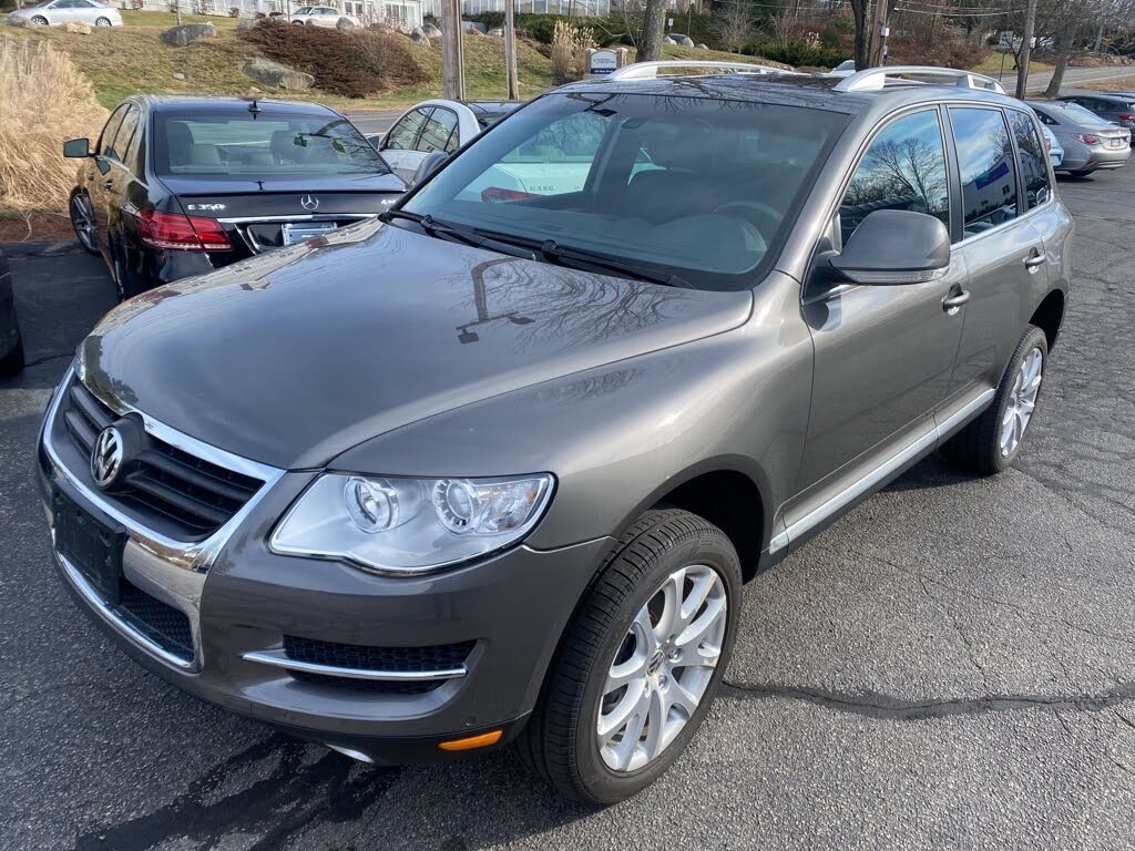 How Is The VW Touareg in The Snow?  New Haven Area Volkswagen Dealer ^