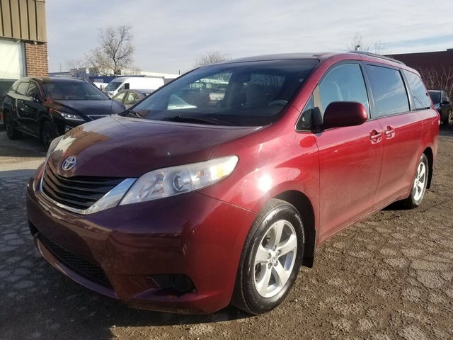 Toyota Sienna LE Mobility 7-Passenger 2014