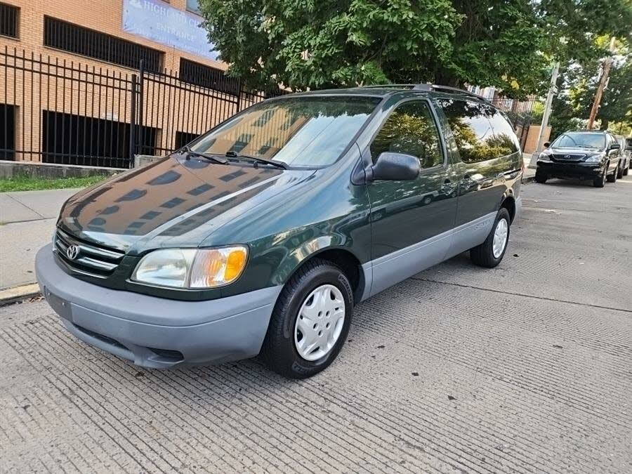 STOYOTA SIENNA 2002 - Toyota Canada